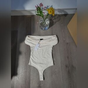 CLEARANCE: BNWT Dynamite Off The Shoulder Bodysuit